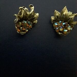 VINTAGE CORO Elegant Goldtone And Stones Clip On  Earrings